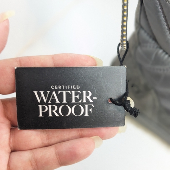 NWOT UGG Beck waterproof winter boots - Picture 15 of 16